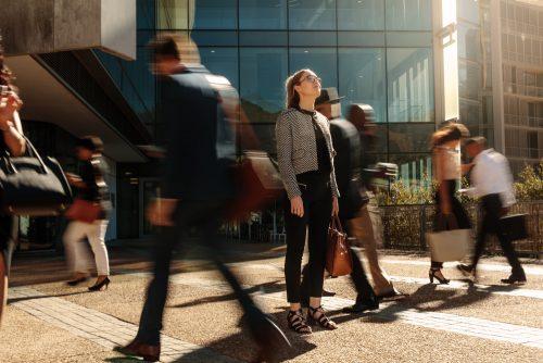 Image of a woman in the middle of the crowd alone and feeling lonely